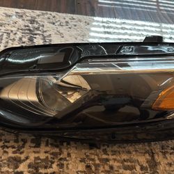 2019-2020 Chevy Malibu Driver Headlight Oem