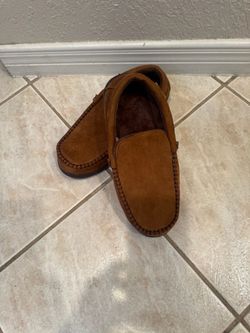 Men’s slippers size 9 brand new only $10