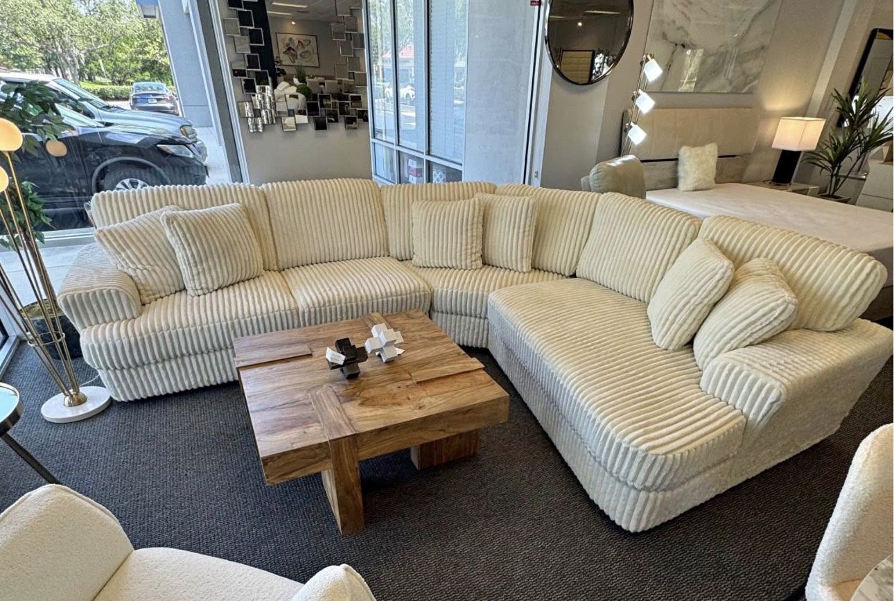 Sectional Sofá in Offer 🔥🔥🔥