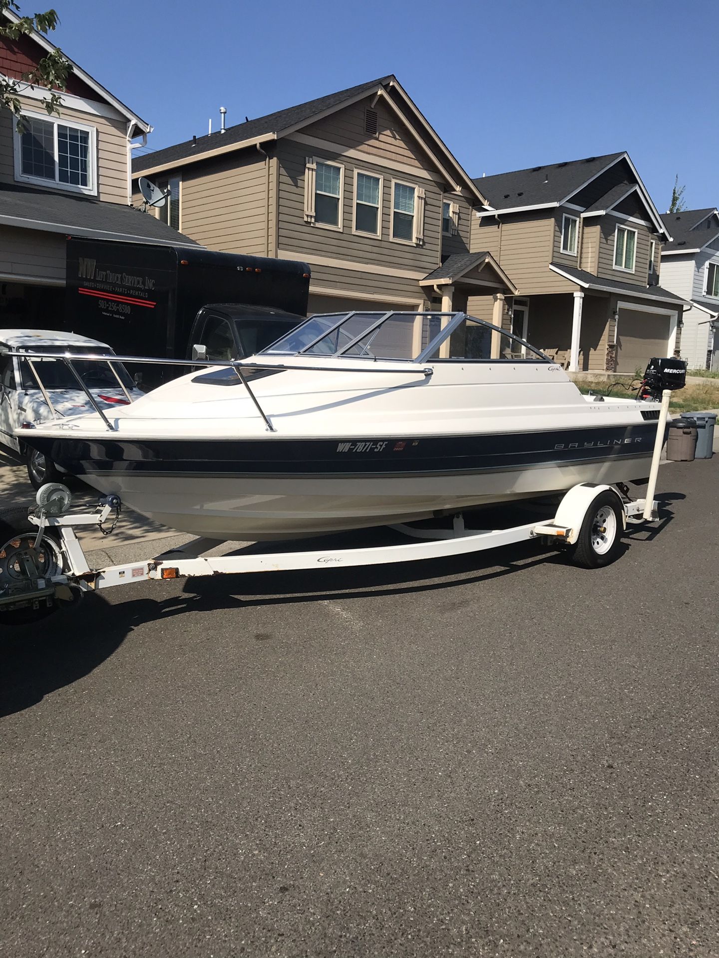 1998 Bayliner Capri 1952 cuddy