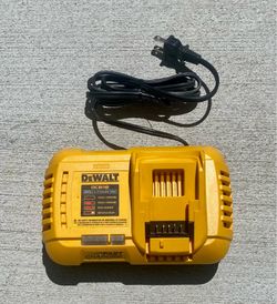Dewalt 20v fast charger New Open Box DCB118