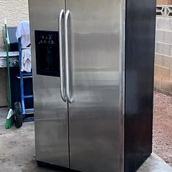 GE STAINLESS STEEL REFRIGERATOR SIDE BY SIDE 