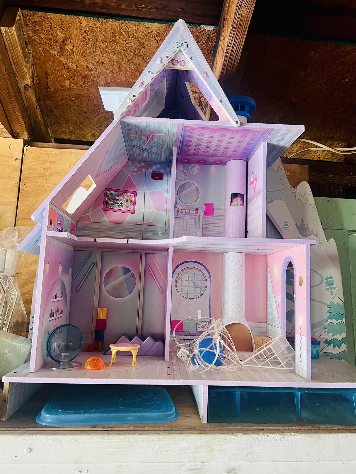 LoL Winter House