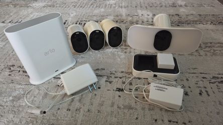 Arlo Pro4 2K (3) Outdoor Cameras & (1) Floodlight Camera + Solar Panel