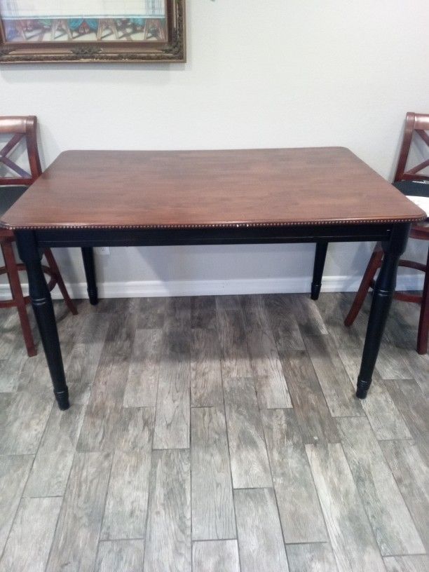 Kitchen/Dining Table With 2 Chairs