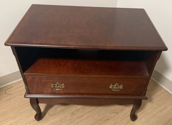 Vintage Mahogany TV Accent Cabinet 28H x 17W x 14Dp