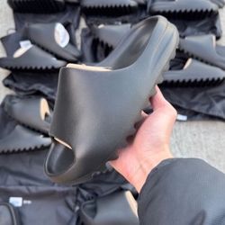 Yzy Slide Onyx (SIZES: 6M, 7M, 9M, 10M)