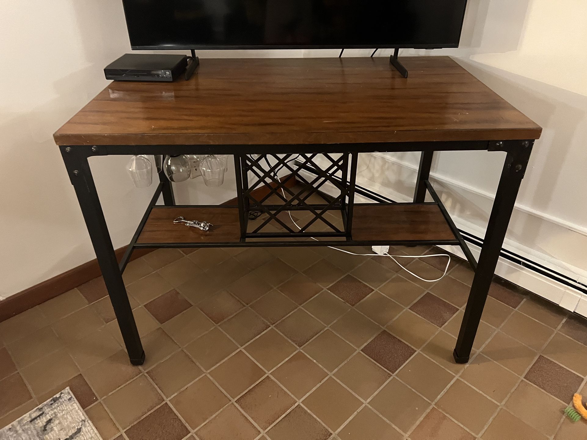 Island Table With Wine Holder 
