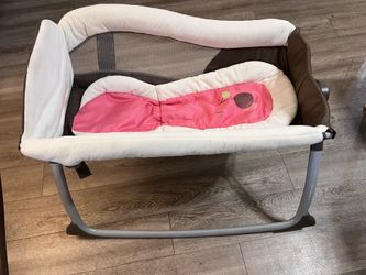 Baby Rocking Bassinet with Safety Harn