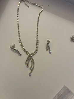 Necklace and earrings set