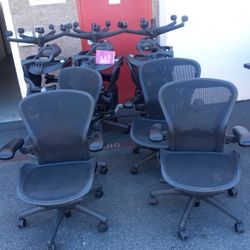 HERMAN MILLER AERON CHAIRS SIZE B LIKE NEW