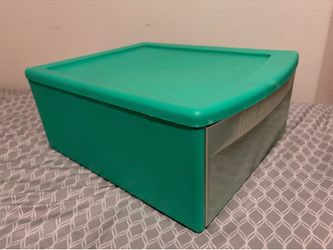 Storage container