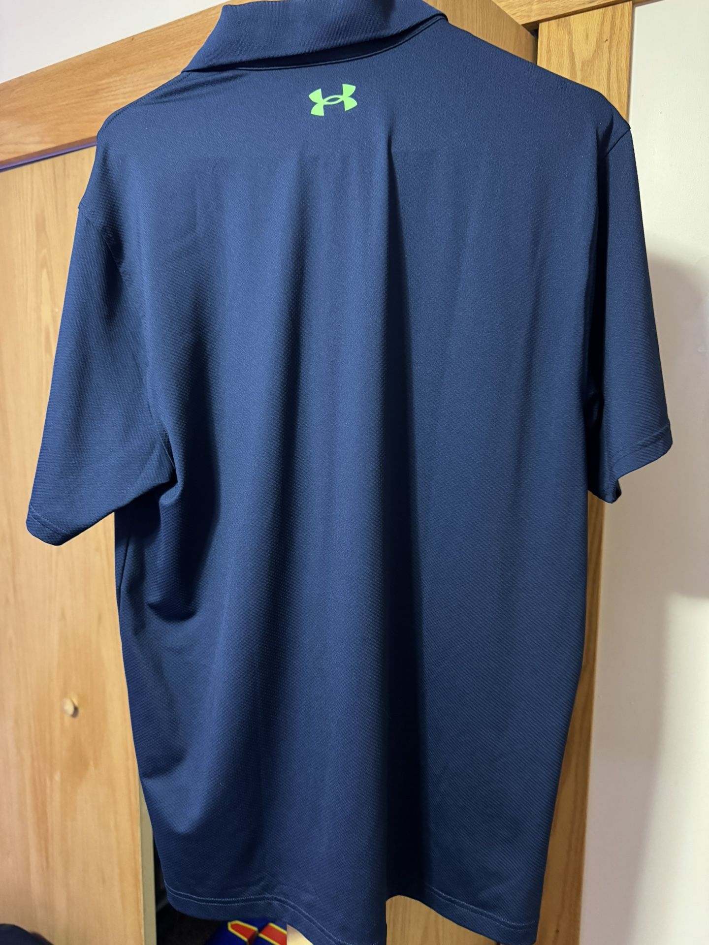Under Armour golf shirt Large