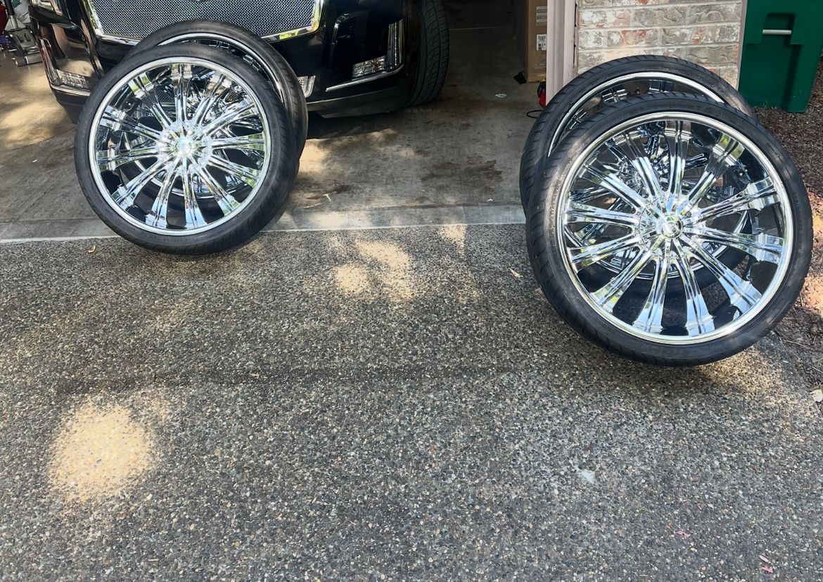 Like New 26 Inch Borghini Wheel And Tires