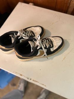 Nike Air Low-Top Sneakers White Black Gold