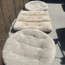 Bed Dog Diámetro 41” Large Washable $25 Each 