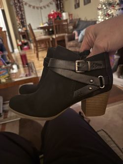 New Black Low Cut Boots Size 8 