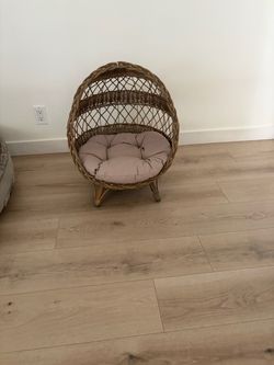 Wicker Rattan Egg Pod Pet Bed