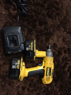 De Walt I mpact drill with 2 batteries
