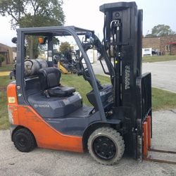 4 Stage Toyota 5000 LB. Capacity Forklift 