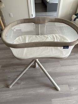 HALO Innovations BassiNest Swivel Sleeper 3.0 Baby Bassinet - Gray