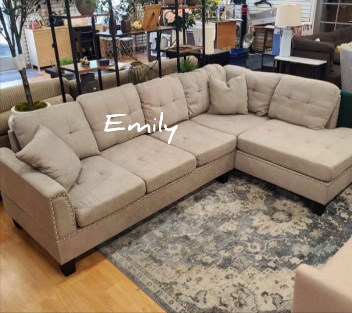 Elegant No Tax 2-Pc Sectional Sofa Couch With 2 Accent Pillows