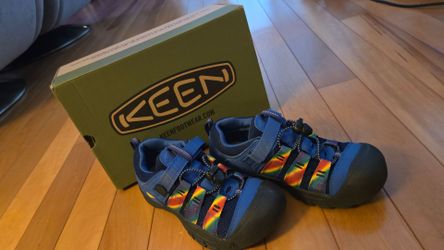 Youth keen shoes  size 4