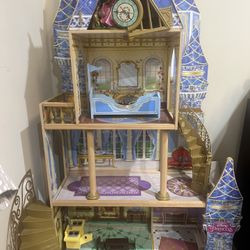 New Cinderella Castle !!!!Gently Used With All The Accessories 