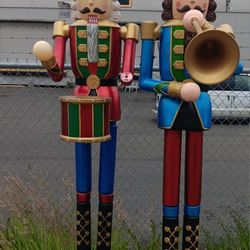 Set Of 2 8 Foot Nutcrackers In VG Condition Except 1 Forearm And Both Power Suplies Were Lost