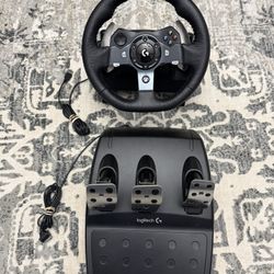Logitech G920 Racing Wheel + Pedals 