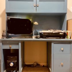 Computer Desk w/ Hutch 