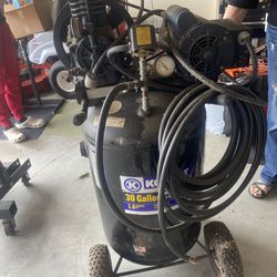 30 Gallon Kobalt Cast Iron/ Oil Lube Air Compressor. 