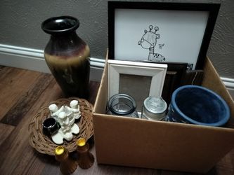 Bundle of home decor