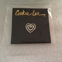New Cookie Lee Heart of Rhinestone Silver Tone Double Design Brooch. / Cookie Lee Pin de Corazón Doble Plateado con Cristales Tallados.