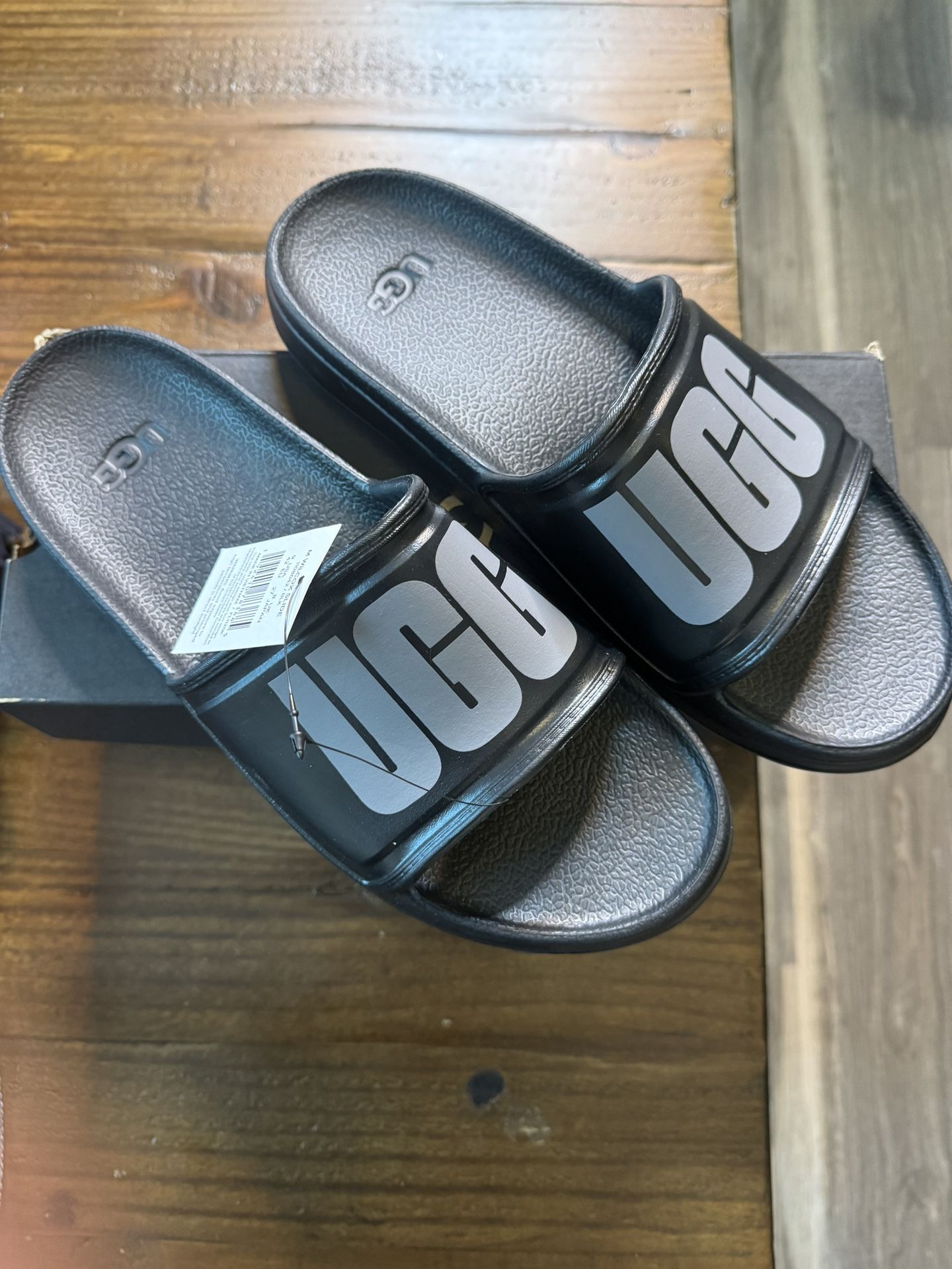 UGG Men Wilcox Slides *Size 9* *Black*