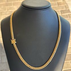 Brand New 10k solid yellow gold Cuban link chain necklace 22” 6mm