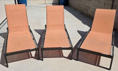 3 POOL LOUNGERS
