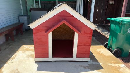 Large Wood Shingled Dog House Red
