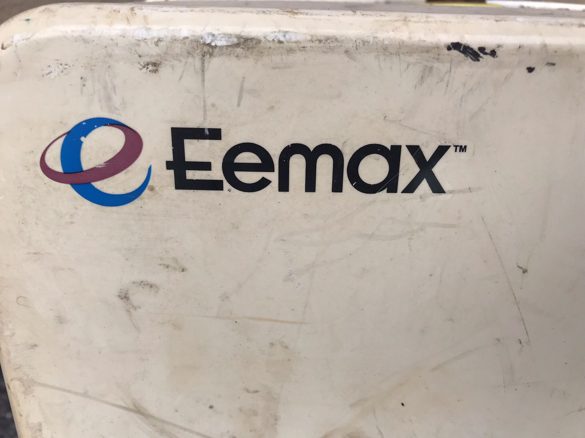 Eemax Mini-Tank 2.5-Gallon 1400-Watt Point of Use Electric Water Heater