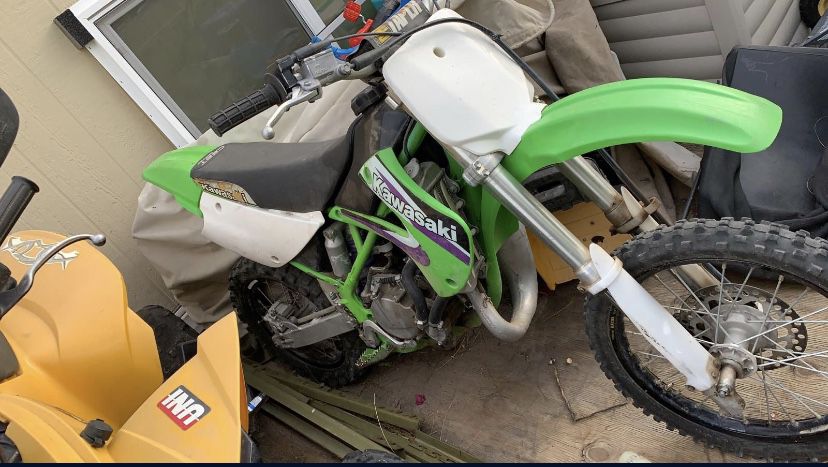 Photo Selling a Kx 80 clean title notarized needs nothing price to sell quick