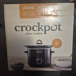 Brand new ✨️ 2 qt round crockpot Will Take $30