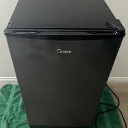 Midea Mini Fridge 