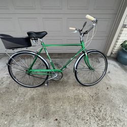 Vintage 1960s Huffy sportsman men’s 3 speed bike 22”  frame made in England w/rear canvas storage trunk. Everything works rear brakes could use adjust