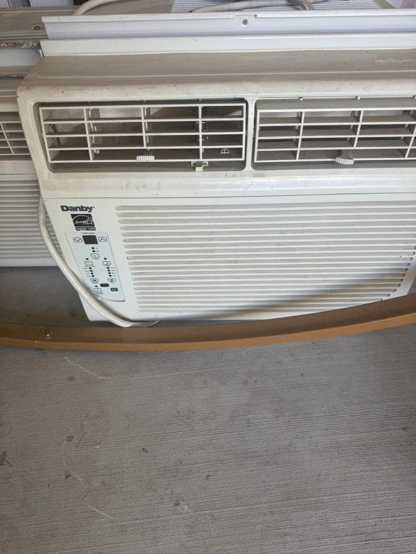 Used air conditioner good condition 12,000 BTU Danby brand