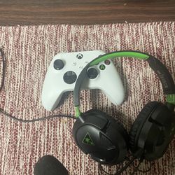 Xbox One Wireless Controller With Turtle Beat Wired Headset