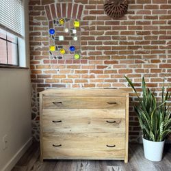 Solid Wood Dresser / Changing Table (Like New)
