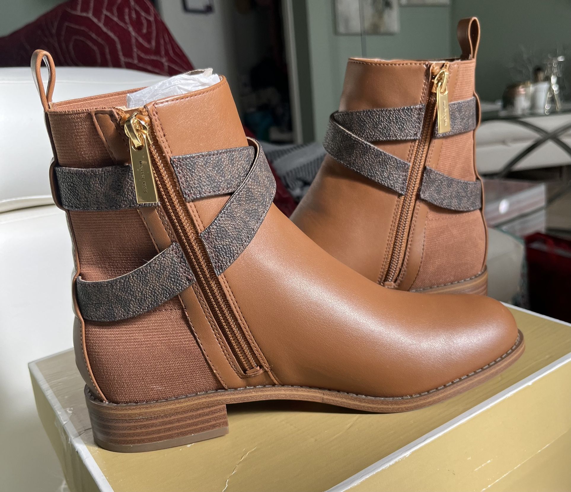 🍀NEW Sz 6.5 Fit 7 Michael Kors Bootie $60 🎈🎈