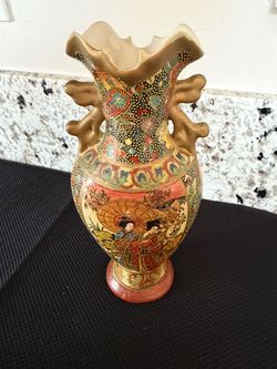 Elegant Zhongguo Zhi Zao Porcelain Chinese Vase