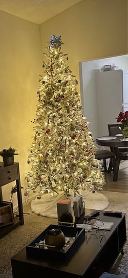 🎄 Berkley Jensen 7.5 ft Flocked LED Christmas Tree — Used Once