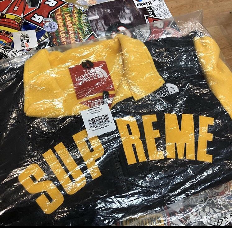 DS Supreme x the north face fleece black and yellow size large
